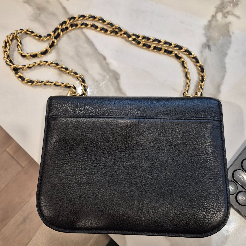 Tory Burch Black Pebbled Leather Shoulder Bag with Gold Logo & Chain - Picture 6 of 6